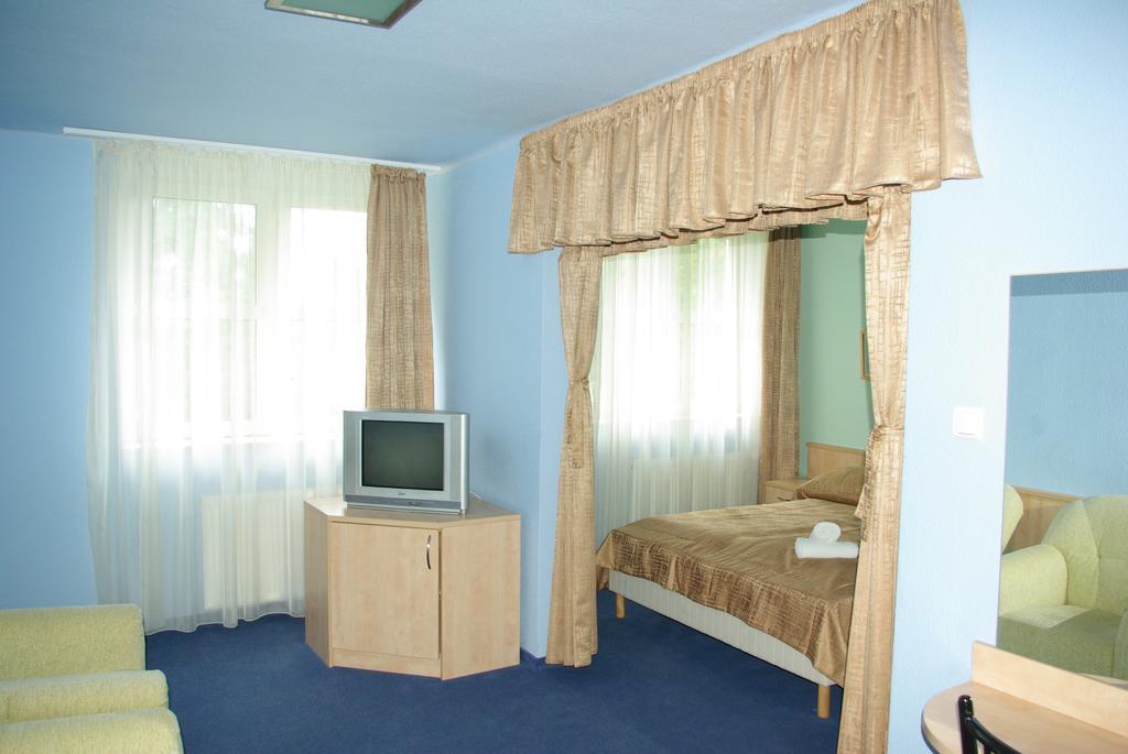 Salgo Hotel Salgótarján Ruang foto