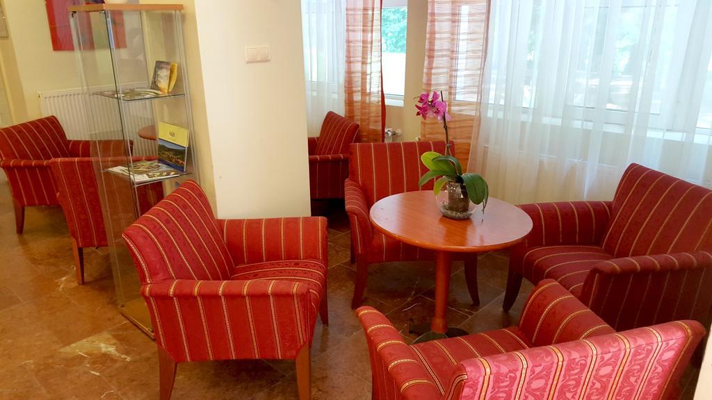 Salgo Hotel Salgótarján Bagian luar foto