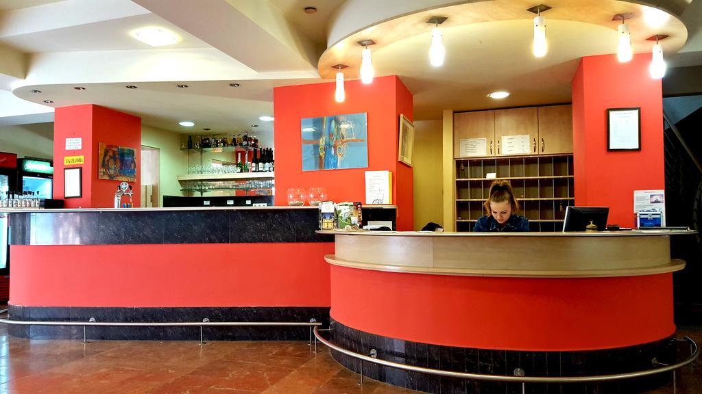 Salgo Hotel Salgótarján Bagian luar foto