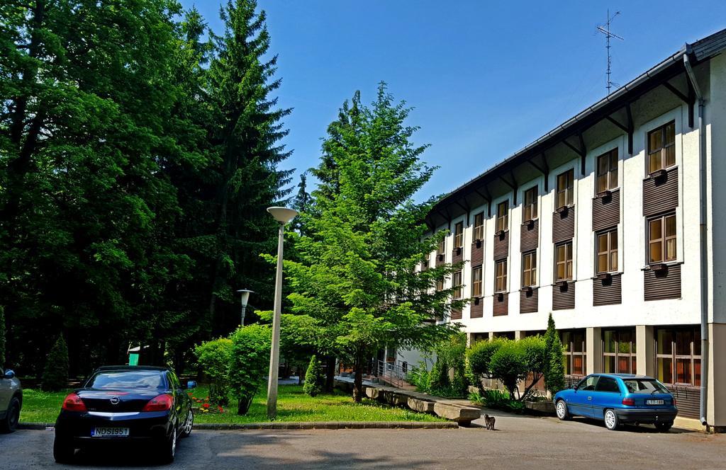 Salgo Hotel Salgótarján Bagian luar foto