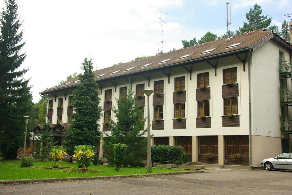 Salgo Hotel Salgótarján Bagian luar foto