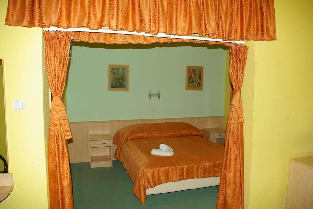Salgo Hotel Salgótarján Bagian luar foto